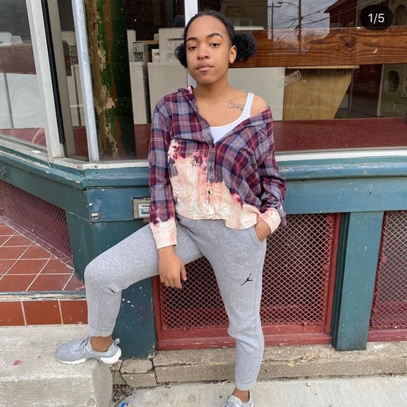 Distressed flannel - Picture 2 of 4